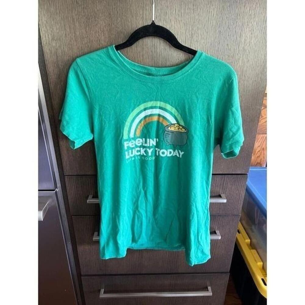 Life is good feeling lucky green tshirt medium‎